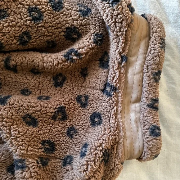 Abercrombie and Fitch leopard print Sherpa zip up jacket - Picture 2 of 7